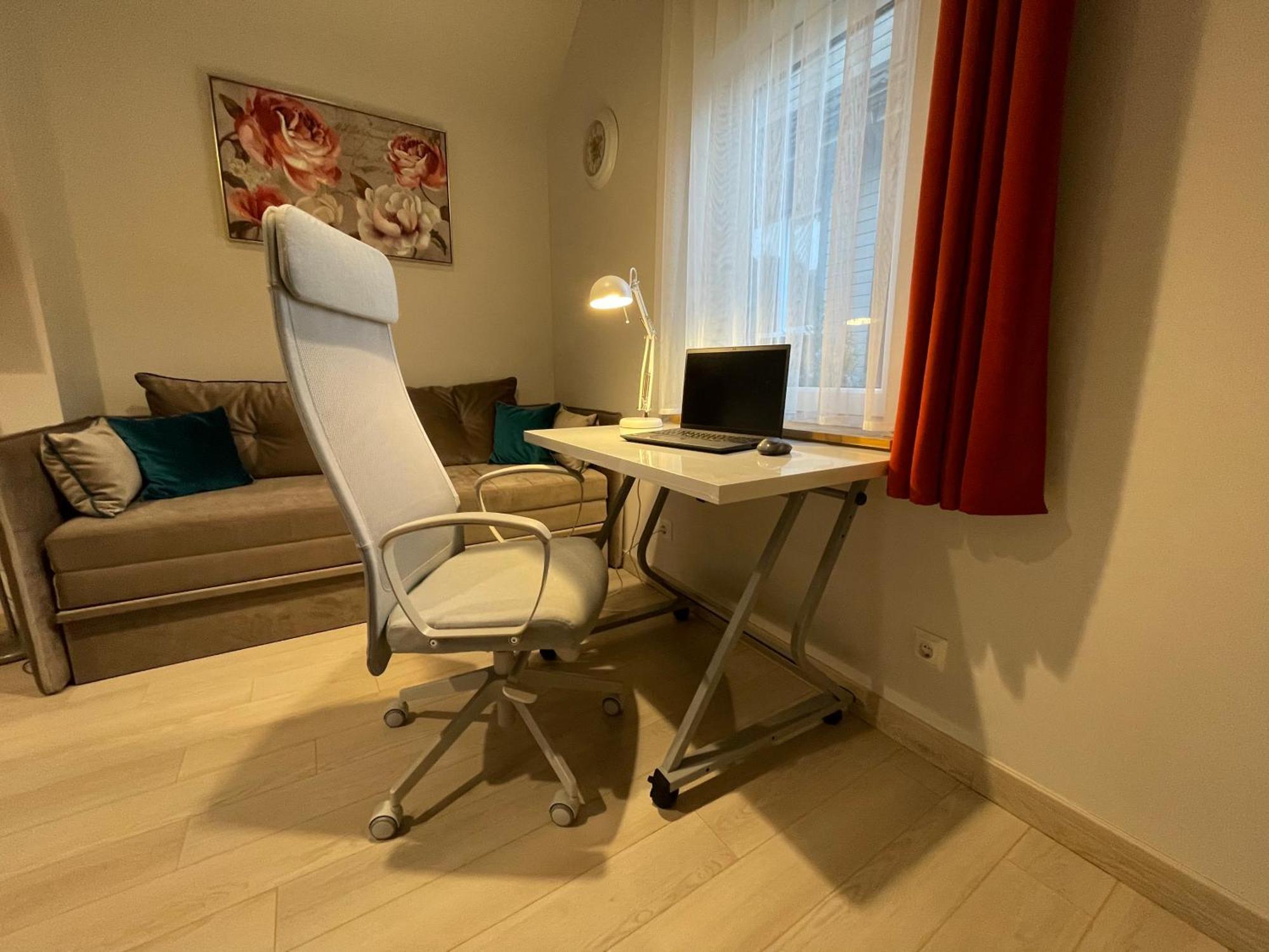 Cute Little House With Private Area And Terrace Sumarbústaður